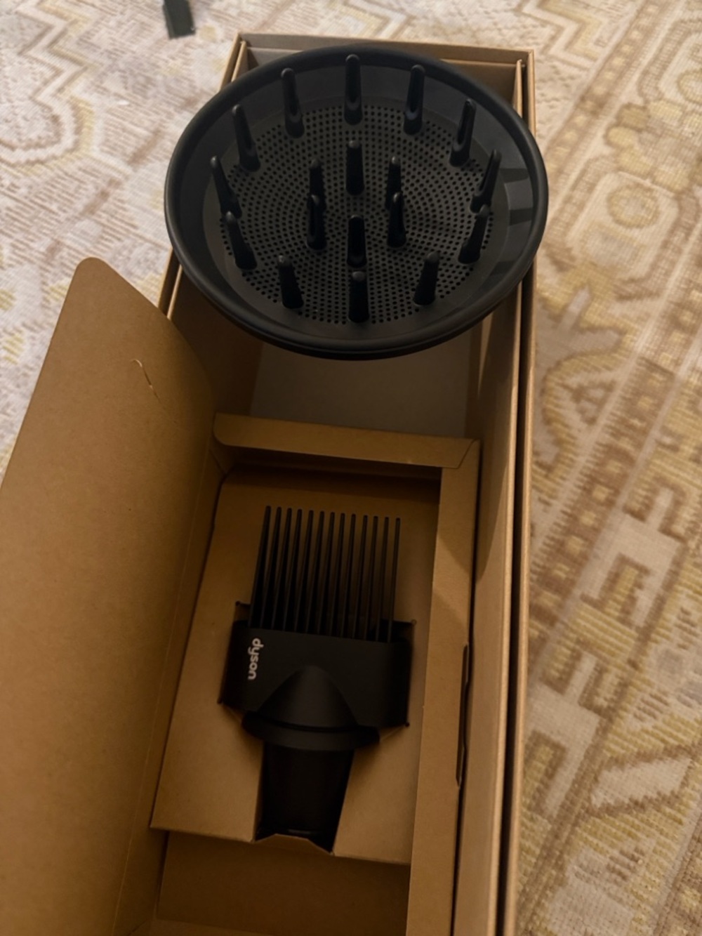 NWT Dyson Black Hair Diffuser and Wide Tooth Comb Attachments